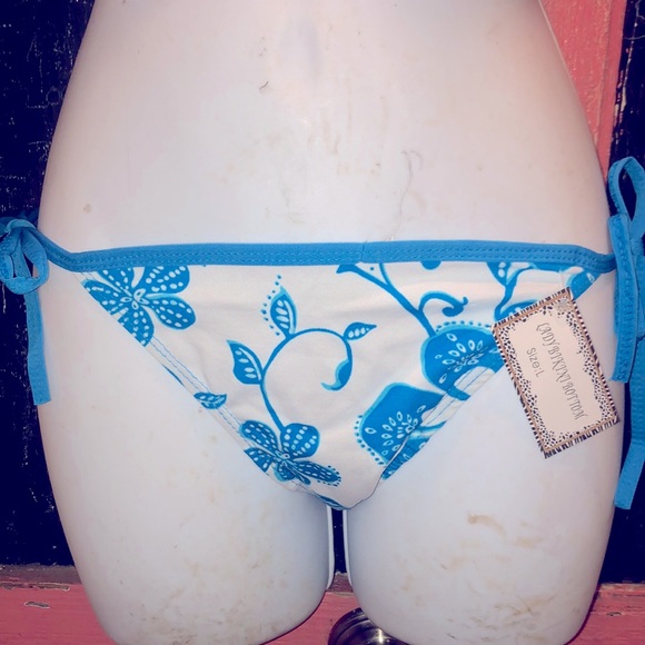 3/$20 or 5 for $25 Bundle Sale❗️ NWT Bikini Swim Bottoms Sz. L - Picture 1 of 2